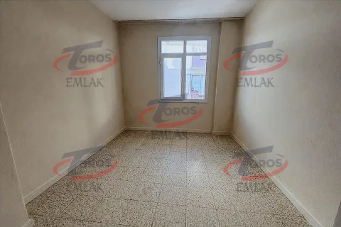 Toros Emlak'tan Osmaniye Mahallesi’nde Cadde Üzeri Geniş 3+1 Kiralık Daire - fotoğraf 3