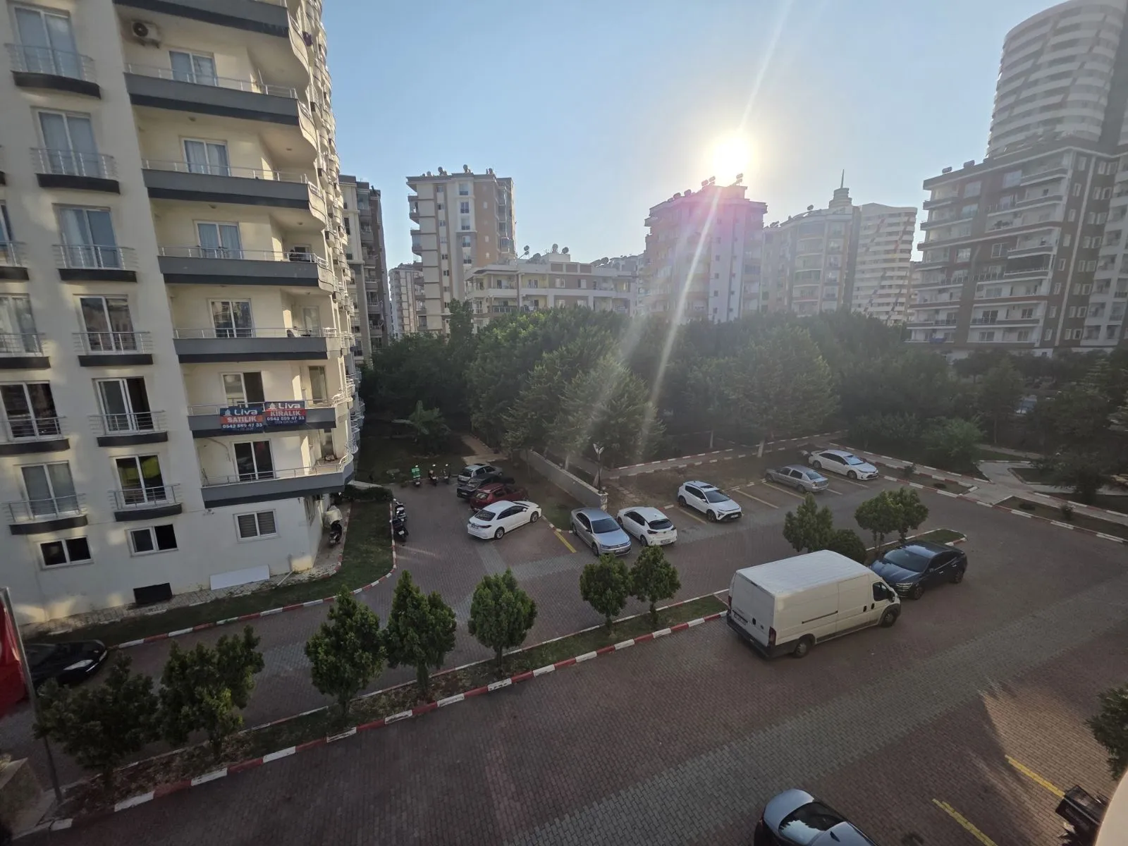 TOROS EMLAK'TAN UNİ. CADDESİ ÜSTÜ 2+1 GENİŞ EŞYALI SATILIK DAİRE - fotoğraf 3