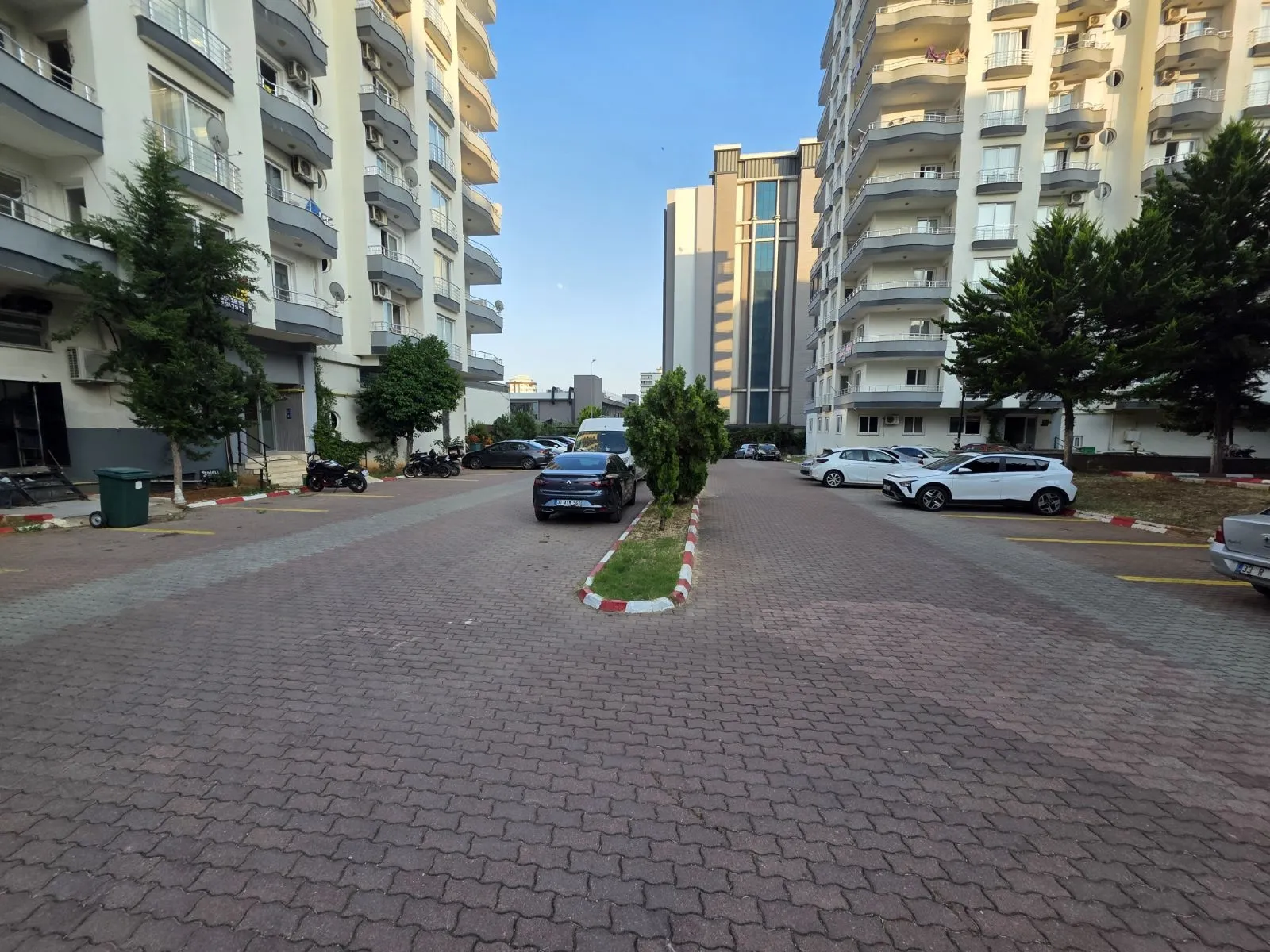TOROS EMLAK'TAN UNİ. CADDESİ ÜSTÜ 2+1 GENİŞ EŞYALI SATILIK DAİRE - fotoğraf 6