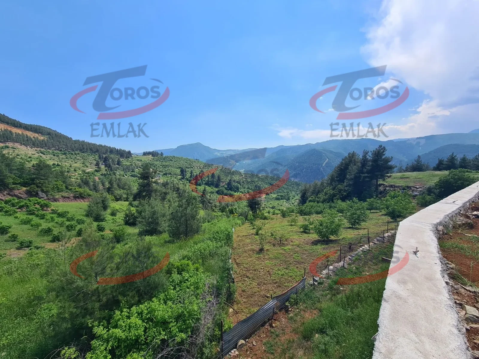 Toros Emlak'tan Aladağ’da 4977 m² Duvarı Örülmüş Tarla - fotoğraf 3