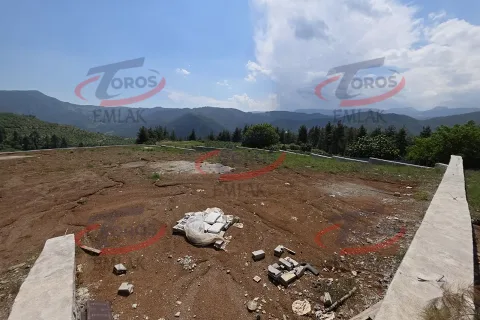 Toros Emlak'tan Aladağ’da 4977 m² Duvarı Örülmüş Tarla - fotoğraf 4