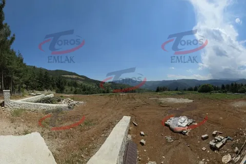 Toros Emlak'tan Aladağ’da 4977 m² Duvarı Örülmüş Tarla - fotoğraf 10